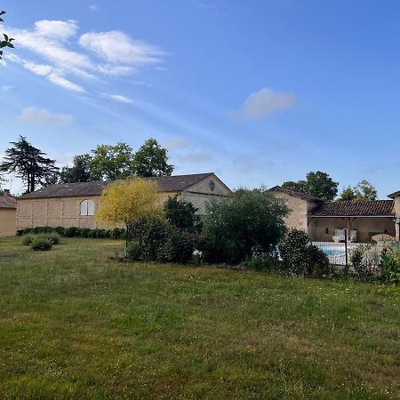 Domaine Clos Et Arbore De 3 Ha Avec Deux Maisons Lamothe-Montravel Buitenkant foto
