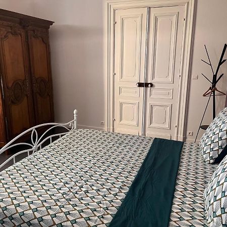 Domaine Clos Et Arbore De 3 Ha Avec Deux Maisons Lamothe-Montravel Buitenkant foto